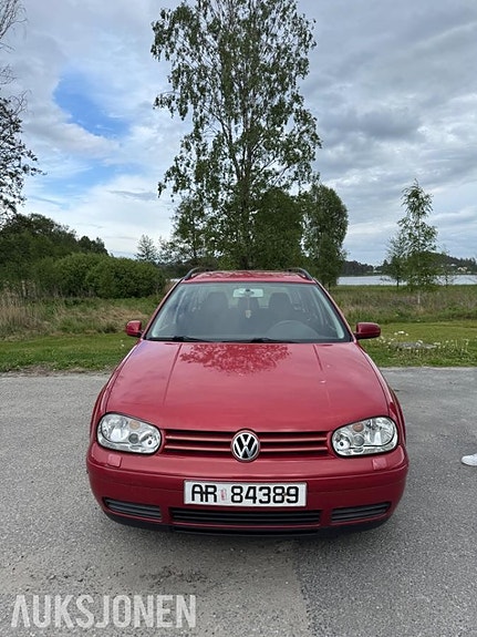 Volkswagen golf 2 of 5