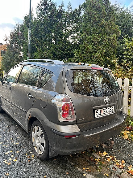 Toyota Corolla Verso 4 of 5