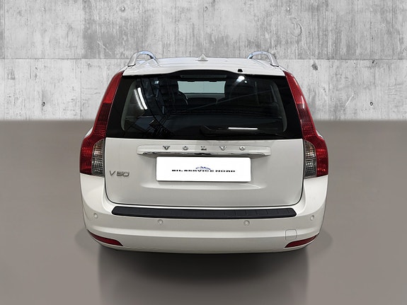 Volvo V50 4 of 20