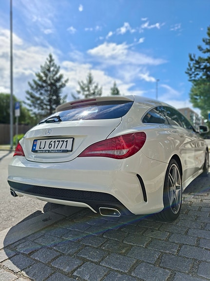 Mercedes-Benz CLA180 2 of 5