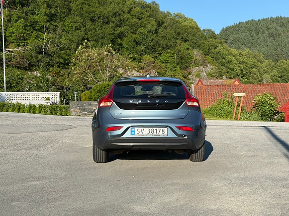 Volvo V40 4 of 5