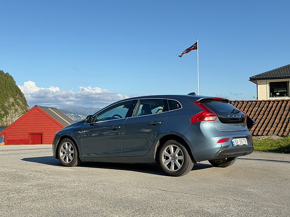 Volvo V40 3 of 5