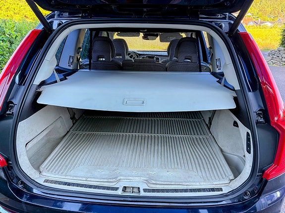Volvo XC90 11 of 19