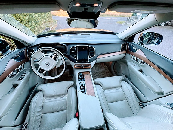 Volvo XC90 8 of 19
