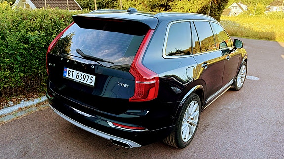 Volvo XC90 3 of 19
