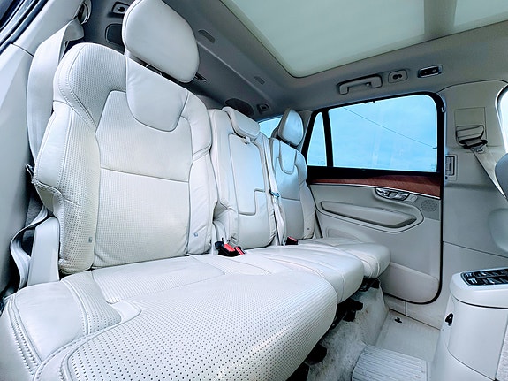Volvo XC90 14 of 19