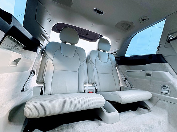 Volvo XC90 15 of 19