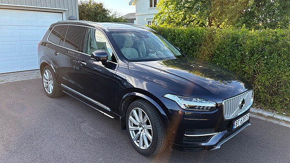 Volvo XC90 2 of 19