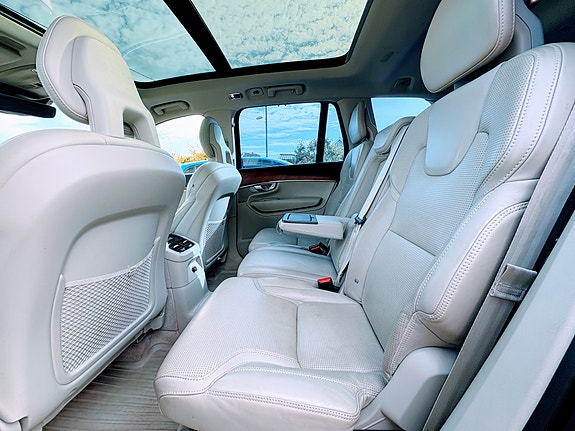 Volvo XC90 13 of 19