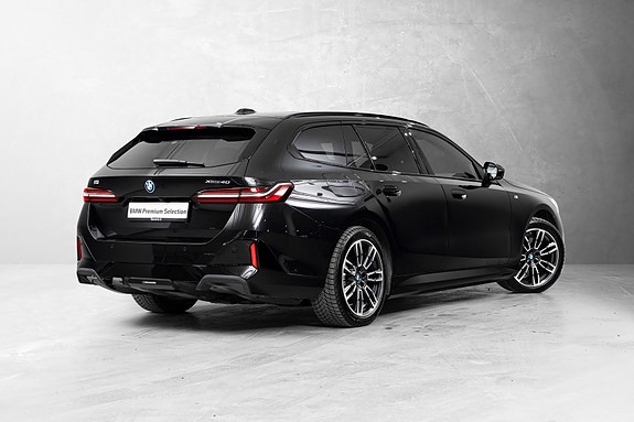 BMW i5 3 of 5
