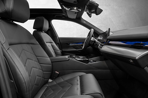 BMW i5 18 of 30