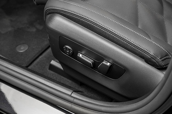 BMW i5 11 of 30
