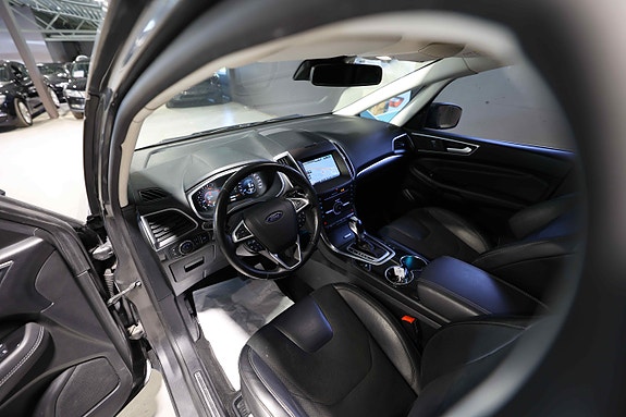 Ford S-MAX 9 of 30
