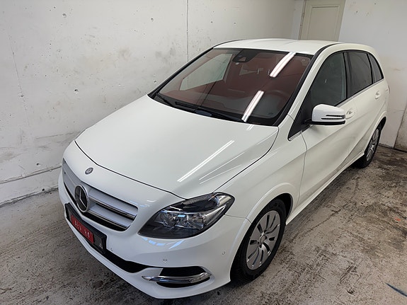 Mercedes-Benz B250 3 of 5