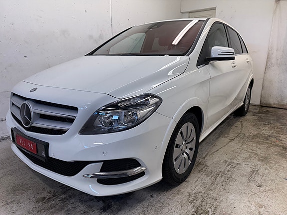 Mercedes-Benz B250 4 of 5