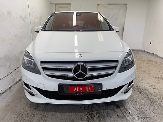 Mercedes-Benz B250 2 of 5