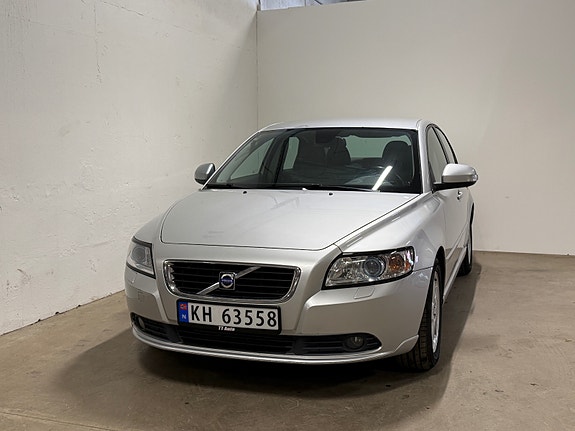 Volvo S40 2 of 5