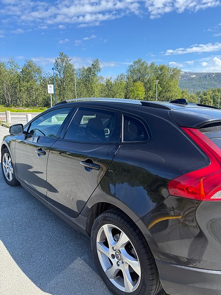 Volvo V40 Cross Country 2 of 5
