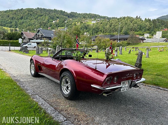 Chevrolet Corvette 4 of 5