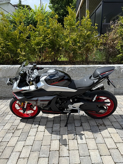 CFMOTO 450SR 2026 | Kun 970 km | Førstegangsservice tatt | Godkjent Arrow 2 of 5
