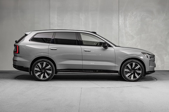 Volvo EX90 11 of 30