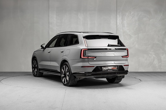 Volvo EX90 6 of 30