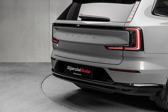 Volvo EX90 10 of 30