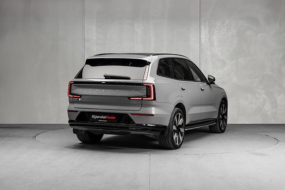 Volvo EX90 9 of 30