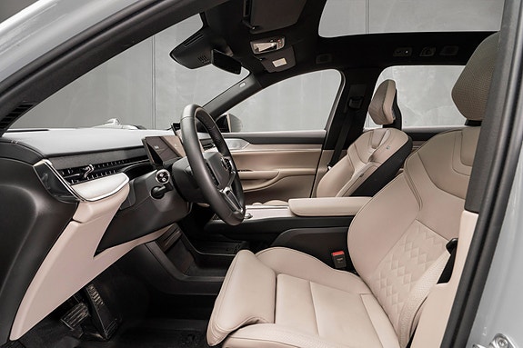 Volvo EX90 15 of 30