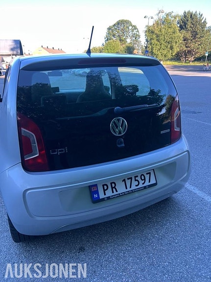 Volkswagen UP! 4 of 5
