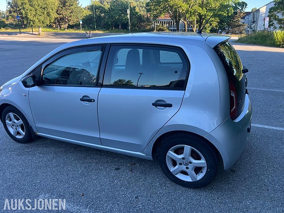 Volkswagen UP! 3 of 5