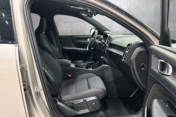 Volvo XC40 14 of 22