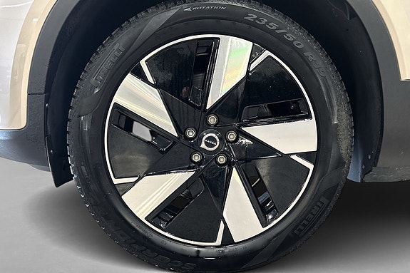 Volvo XC40 18 of 22