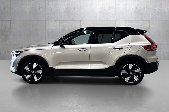 Volvo XC40 2 of 5