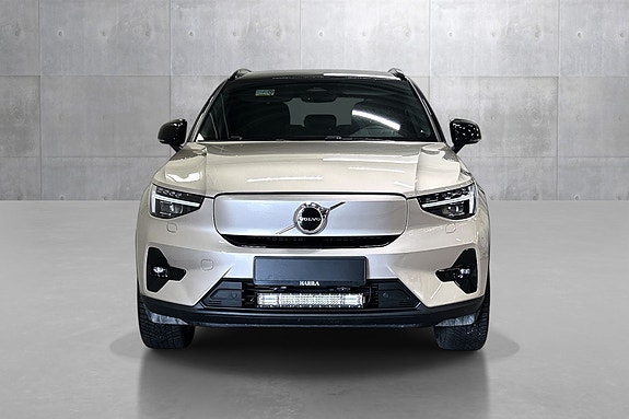 Volvo XC40 8 of 22