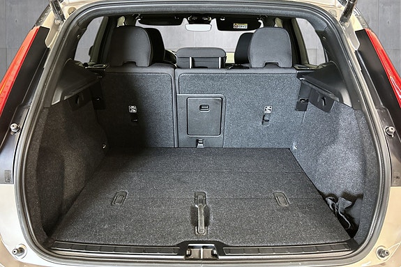 Volvo XC40 17 of 22
