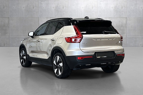 Volvo XC40 3 of 5