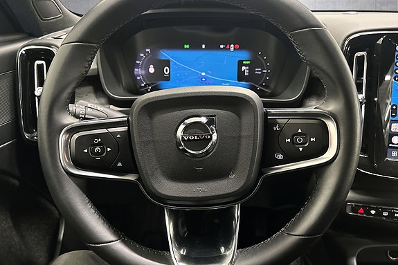 Volvo XC40 12 of 22