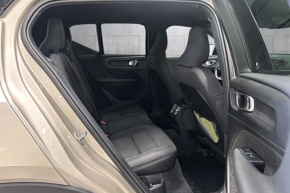 Volvo XC40 16 of 22