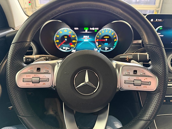 Mercedes-Benz GLC300 e 11 of 18