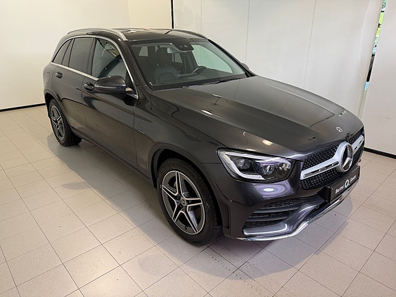 Mercedes-Benz GLC300 e 2 of 18