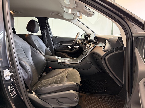Mercedes-Benz GLC300 e 9 of 18
