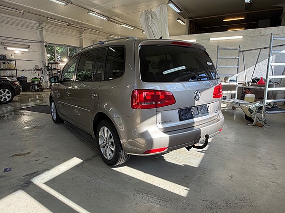 Volkswagen Touran 4 of 5