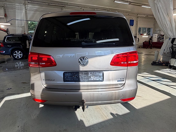 Volkswagen Touran 5 of 5