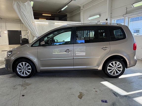 Volkswagen Touran 3 of 5