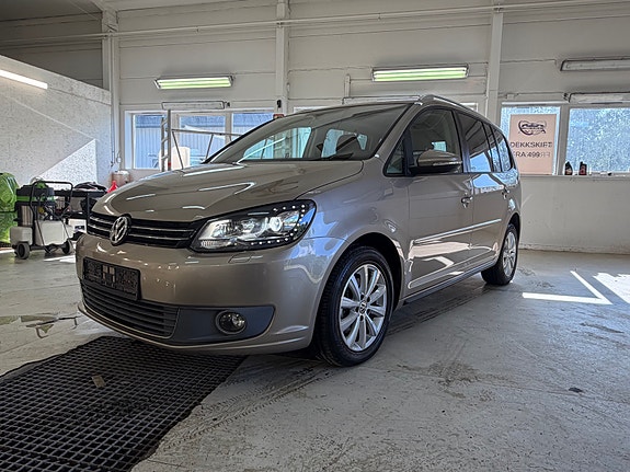 Volkswagen Touran 2 of 5