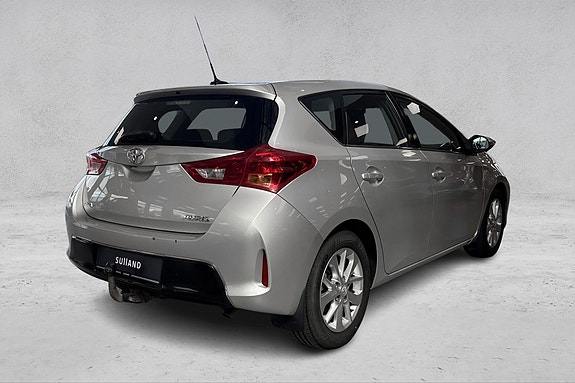 Toyota Auris 5 of 5