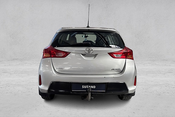 Toyota Auris 4 of 5