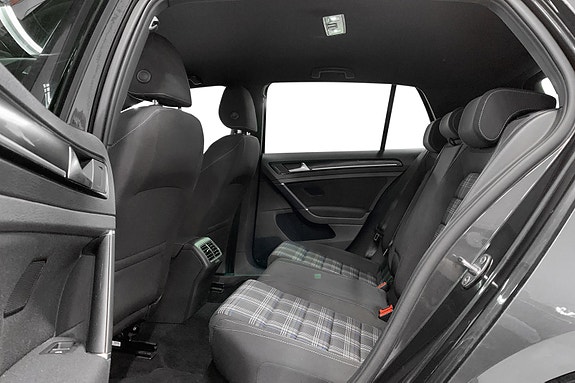 Volkswagen Golf VII 4 of 5