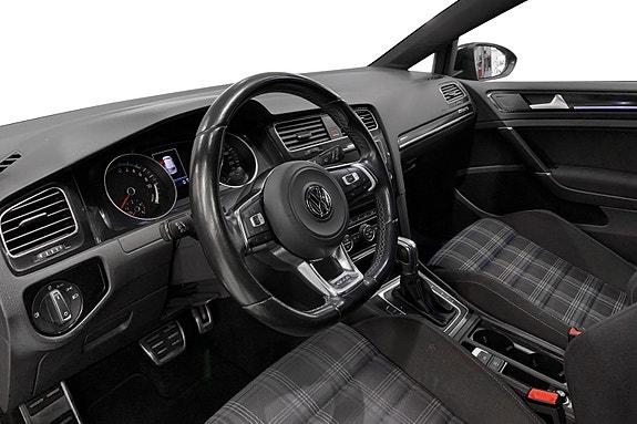Volkswagen Golf VII 2 of 5